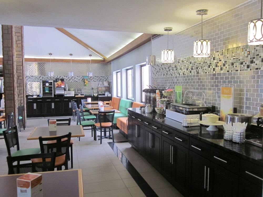 Quality Inn Upper Sandusky Екстериор снимка