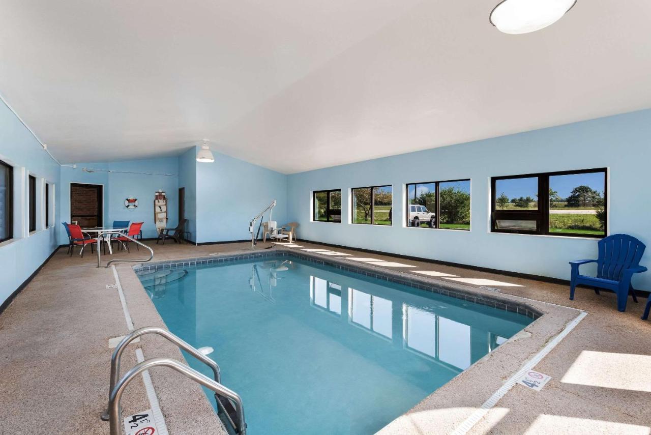Quality Inn Upper Sandusky Екстериор снимка