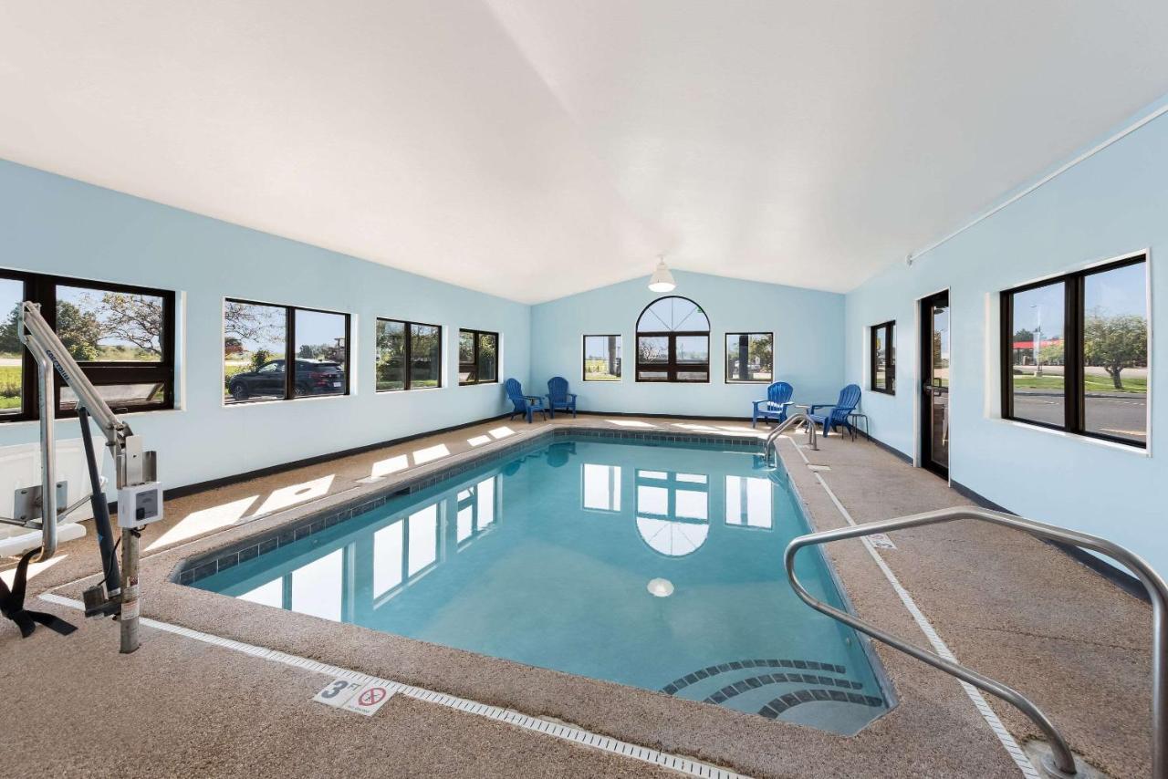 Quality Inn Upper Sandusky Екстериор снимка