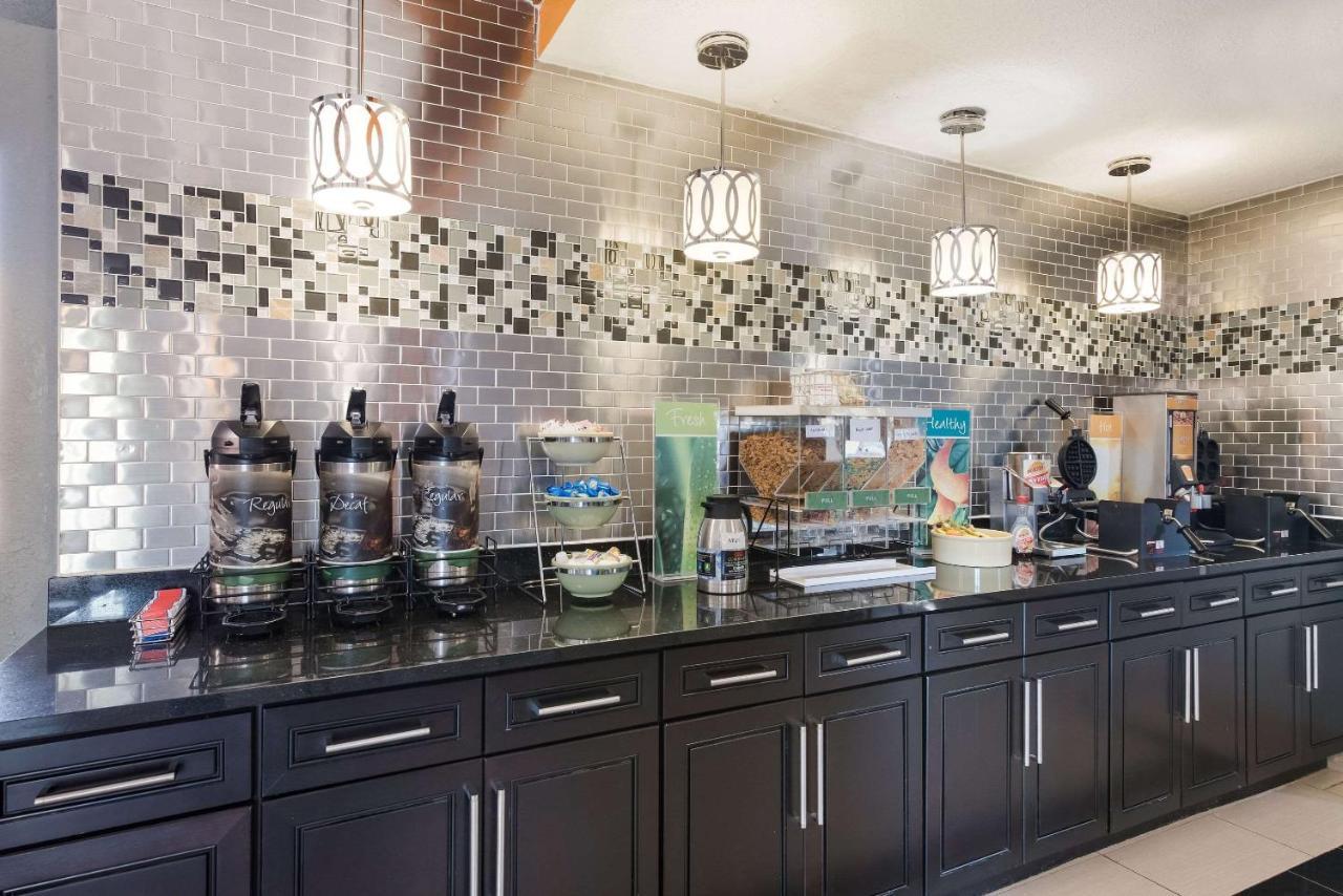 Quality Inn Upper Sandusky Екстериор снимка